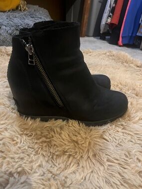Sorel Women's Black Wedge Ankle Boot with Side Zipper, Size 8